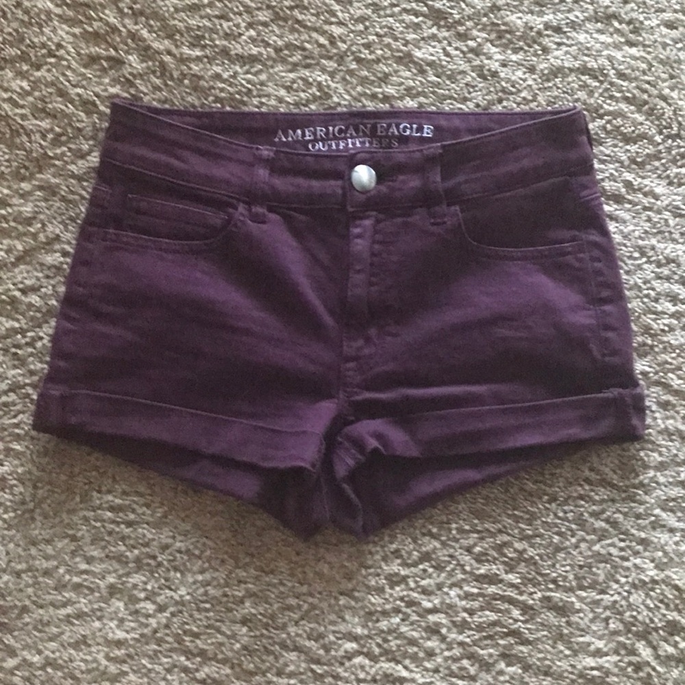 American Eagle maroon shorts